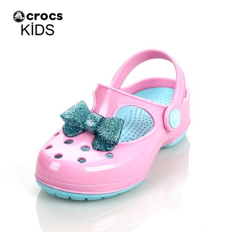 6PM: 可爱甜美！Crocs 卡洛驰Carlie Glitter Bow Clog MJ PS儿童蝴蝶结果冻鞋，原价$35, 现仅售$22.99, 任意两件或以上免运费！