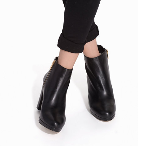 6PM:  Michael Kors Sammy 女士真皮短靴，原價$198, 現僅售$79.99, 免運費！