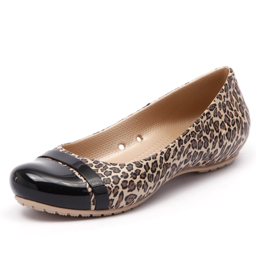 6PM:Crocs(卡骆驰) Cap Toe Rhinestone Band 女款平底鞋, 原价$45, 现使用折扣码仅售$17.99