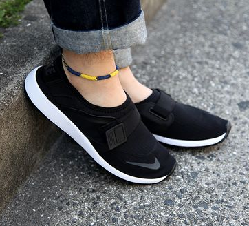 6PM:超轻量！Nike耐克Shinsen Flyform女士时尚轻量健步鞋/休闲鞋 经典黑,原价$70, 现仅售$35, 任意两件或以上免运费！