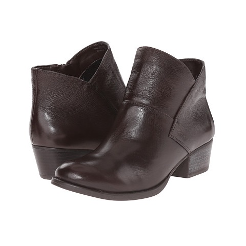 6PM：Jessica Simpson 杰西卡 Darbey 女款短靴，原价 $129.00，现仅售$29.99。购买2件或以上商品免运费。