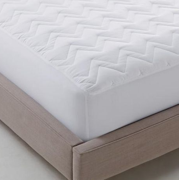 macys.com 現有 Martha Stewart 床墊保護罩，原價$30， 現僅售$14.69