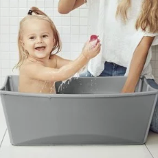 Nordstrom 現有 Stokke 可摺疊攜帶型寶寶浴盆 ，原價$45, 現僅售$32.90