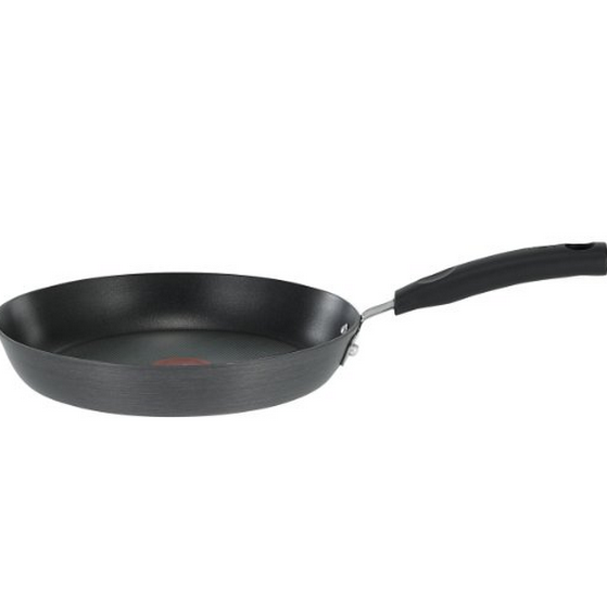 T-fal D91302 Signature Hard Anodized Nonstick Thermo-Spot Heat Indicator Fry Pan, 7.75-Inch, Black，$7.99 