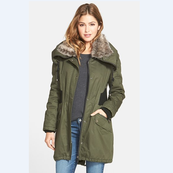 Nordstrom: 现有DKNY女款军绿色毛领派克大衣，仅售$99.90